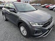 VW T-Roc, 1.5 TSI LIFE PARKLENK PDCvo hi FRONT, Jahr 2024 - Boxberg (Baden-Württemberg)