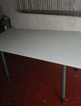Mehrzwecktisch 200x80cm, mehrfach höhenverstellbar, sehr stabil. hochbelastbar, leicht demontierbar u. deshalb gut transportierbar und platzsparend lagerbar. - Bergisch Gladbach