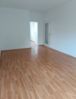 ++ Ab April 2026 ++ 3 Raumwohnung mit Balkon und kleiner EBK - Regis-Breitingen