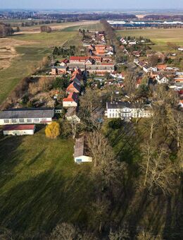 Unikat bei Berlin: Denkmalgeschütztes Schloss mit Nebengebäuden - Neustadt (Dosse)