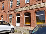 Kleine Wohnung mit Laden zum Selbstausbau - Teuchern