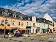 Einfamilienhaus, Werkstatt- und Lagergebäude, 3 Stellplätze - Namborn