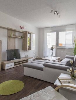 Hoch hinaus: familienfreundliche 4-Raumwohnung in Grünau-Mitte mit Aufzug und Balkon - Leipzig