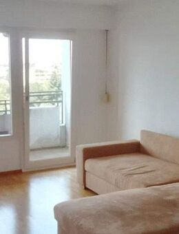 Panoramablick, Dachpool, 3,5-Zimmer-Apartment mit zwei Loggien und Einbauküche in Unterhaching - Unterhaching