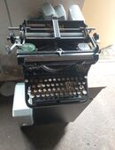 Alte Schreibmaschine historische Antiquitäten Scheunenfunden trödel in 04720
