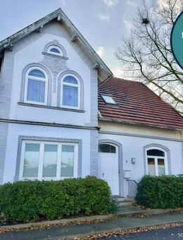 Altbaucharme im Herzen von Hetlingen: Ein-/ Zweifamilienhaus mit Garten und Doppelgarage - Hetlingen