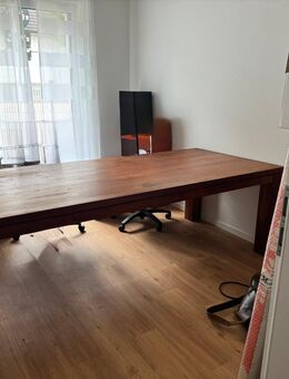 Einzigartiger Massivholztisch vom Schreiner – Platz für Familie & Freunde - Essen