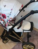 Hochwertiger Kinderwagen (Weiß Blumenmuster) in 85057