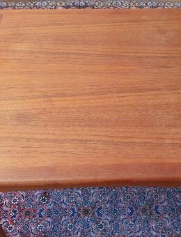 Couchtisch / Beistelltisch aus Teak-Holz zu verkaufen - Tamm