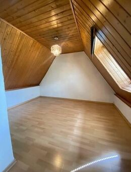2,5 Zimmer Galeriewohnung im Dachgeschoss (2, OG) - Nürnberg