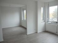 Großzügige, sanierte 3-Zimmer-Wohnung mit Balkon und überdachtem Außenstellplatz - Krefeld