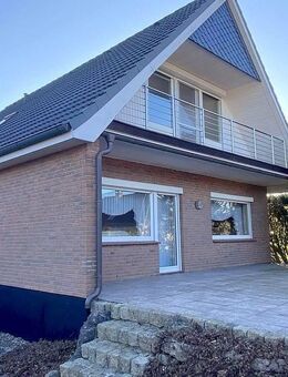 Großes Einfamilienhaus auf großem Grundstück mit Terrasse Carport, Balkon, Keller und großem Garten - Beverstedt