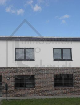 Noch eine frei ! Neubau-OG-Wohnung (rechts) mit Balkon! Modern und energetisch! - Weener