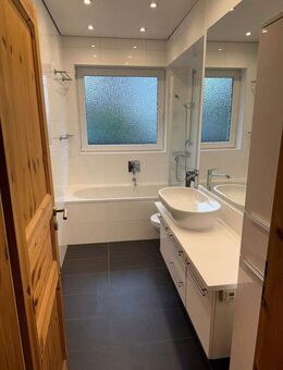 Frei ab 01.11.: Hochwertige 3-Zi-Whg m. EBK, Keller, Stellplatz - Hochheim (Main)