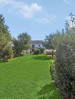 Bezugsfreies Einfamilienhaus mit großem Garten in Straubing-Ost - Straubing