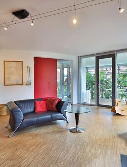 Exklusives Haus mit Einliegerwohnung, Wintergarten und moderner Energietechnik - Waldenbuch