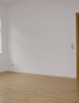 **3-Zimmer-Wohnung mit Balkon in ruhiger Lage** - Greiz