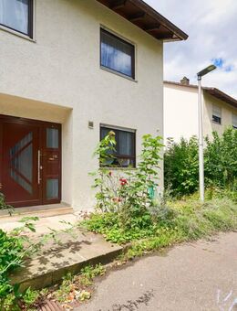 Viel Platz für Ihre Ideen: Großzügiges Einfamilienhaus mit 6,5 Zimmern, Kamin und Garten - Steinheim (Murr)