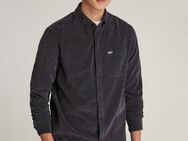 Tommy Jeans Hemdjacke TJM ENTRY CORD SHIRT EXT mit Brusttasche und Logostickerei