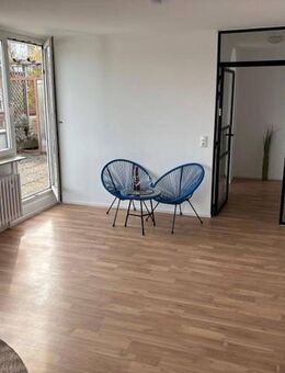 Traumhafte 1 Zimmer-Wohnung mit großer Dachterrasse in zentraler Lage - Germering
