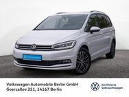 VW Touran, 1.5 TSI Move R, Jahr 2023 - Berlin