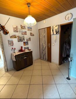 Helle 5,5-Zimmer-Wohnung mit Balkon 1.OG und 2 Tiefgaragenstellplätzen in Neckarsulm - Neckarsulm