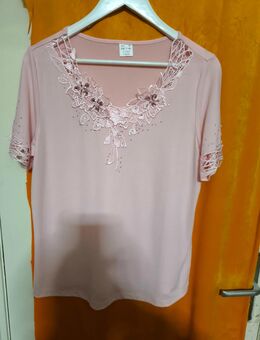 Pinkes gut sitzendes T-Shirt Gr 42 - Neumünster