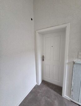 Kernsanierte 2-Zimmer-Wohnung nahe Bahnhof Oberbarmen - 3. OG links, Küche/Bad, Keller - Wuppertal