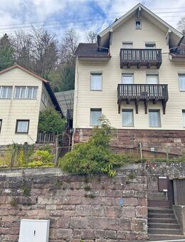 2-3 Familienhaus mit Nebengebäude und großem Grundstück in Neuenbürg Zentrum - Neuenbürg