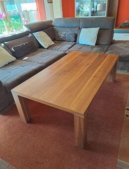 Couchtisch Nussbaum massiv zu verkaufen. - Sulzfeld (Baden-Württemberg)