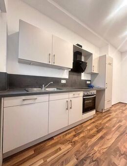Sanierte Altbauwohnung - 3 Zimmer - Küche - Bad - Balkon - Nürnberg