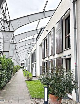 Gut geschnittene 3 Zimmerwohnung mit offener Küche und Balkon - Düsseldorf