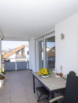 EINMALIG: Exklusive Eigentumswohnung mit großem Balkon, Aufzug, kurzfristig frei - Kirchheim (Teck)