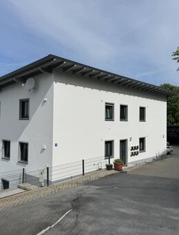 Gehobene Penthouse-Wohnung mit Weitblick über Deggendorf am Stadtrand - Deggendorf