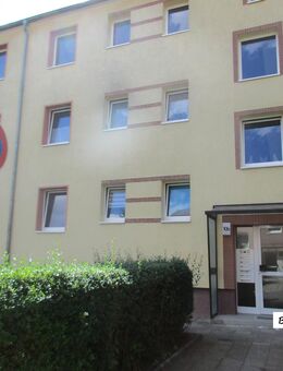 1. Kaltmiete frei ! - Geräumige 3-Raum-Wohnung mit Einbauküche und Badewanne - Bad Düben