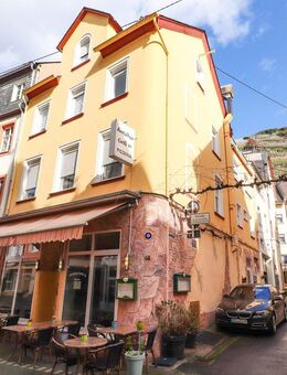 Attraktive Rendite mit bis zu 4 Wohnungen und sehr lukrativer Gastronomie in bester Lage von Zell - Zell (Mosel)