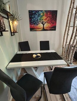 Luxuriöse ganz neu möblierte 2-Zi.-Whg. mit Blick in grünen Innenhof - Erstbezug, Top-Lage - Berlin