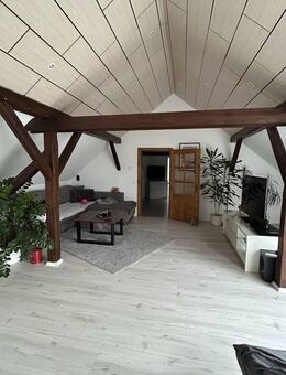 Moderne 2-Zimmer-Dachgeschosswohnung mit Einbauküche in Merseburg-Beuna zu vermieten - Merseburg
