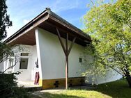 Freundliches, modernisiertes Ferienhaus (Doppelhaushälfte) auf sonnigem Eigenlandgrundstück am Schweriner Außensee! - Seehof