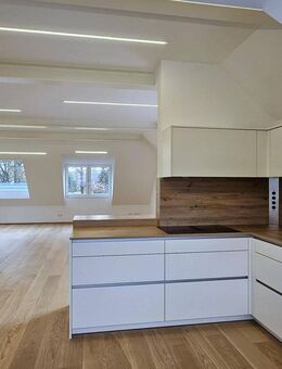 Südbalkon, Aufzug direkt in die Wohnung, ca. 3 Meter Deckenhöhe - München