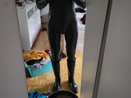 Suche Sklaven/Sub für Latex/Bondage/NS-Spiele - Dortmund