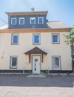 GARTENLIEBHABER GESUCHT -freistehendes Einfamilienhaus mit Ausbaupotential & Garagen in Merchweiler! - Merchweiler
