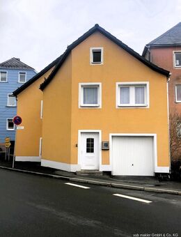 Raffiniertes Einfamilienhaus in Herzen von Sparneck mit Solaranlage + Stromspeicher aus 2022 - Sparneck