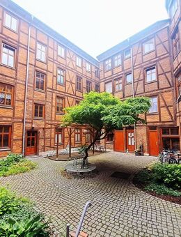 2 Zimmer I offene Küche mit Einbauküche I Bad mit Dusche I ruhiges Hinterhaus - Magdeburg