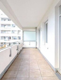 Großzügige 3-Zi.-Wohnung in begehrter Lage am Rhein: 90m² inkl. 2 Loggien, EBK, Gästebad! - Ludwigshafen (Rhein)