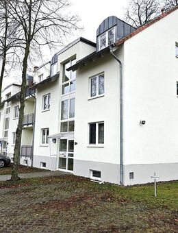gepflegte 3-Raum-Dachgeschosswohnung mit TG-Stellplatz und EBK in zentraler Lage von Waren (Müritz) - Waren (Müritz)