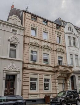 Einziehen und wohlfühlen - liebevoll sanierte Altbauwohnung mit Charme und zwei Balkonen - Mönchengladbach