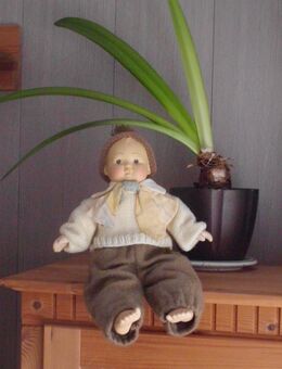 Puppe mit Strickbekleidung - Unna