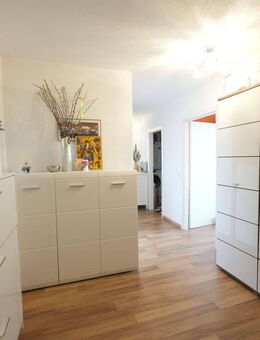 Lichtdurchflutete 4- Zimmerwohnung mit zwei Balkonen in Umkirch - Umkirch