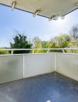 +++ am Waldrand - West-Balkon - 3.OG - modernisiert & renoviert - EBK-Übernahme möglich - inklusive Kfz-Außenstellpla... - Stuttgart